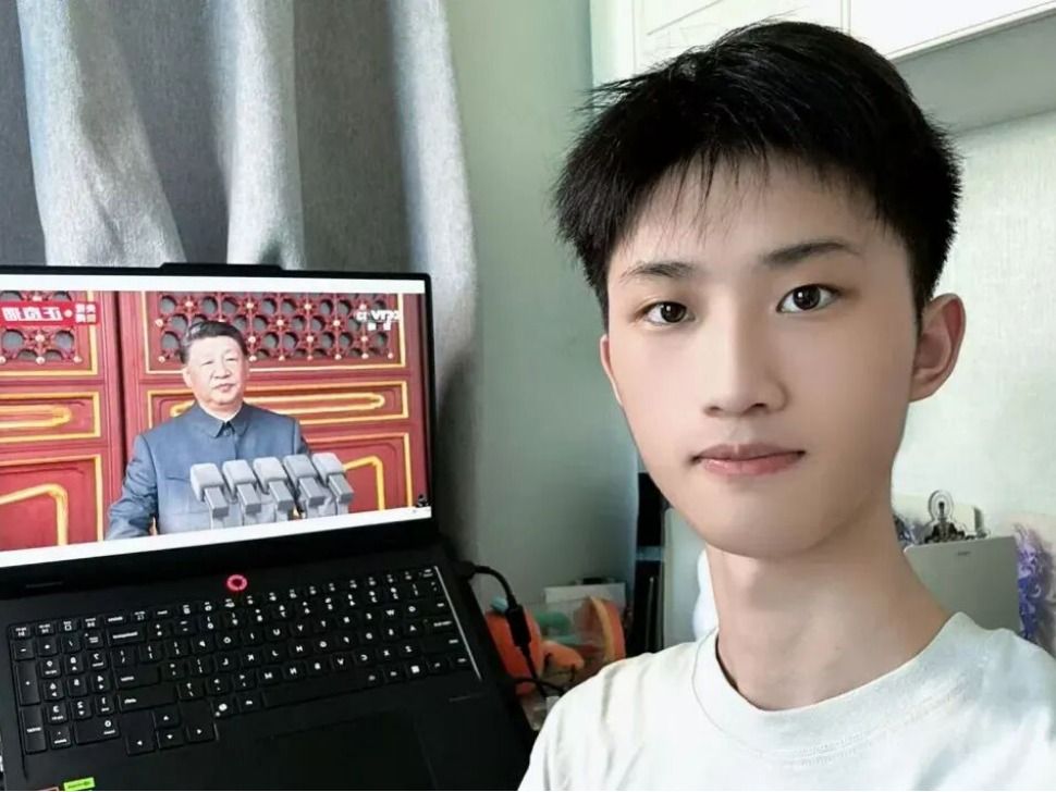 青春心向党，强国担使命——天津美术学院造型基础教育学院2025级新生观看大阅兵有感